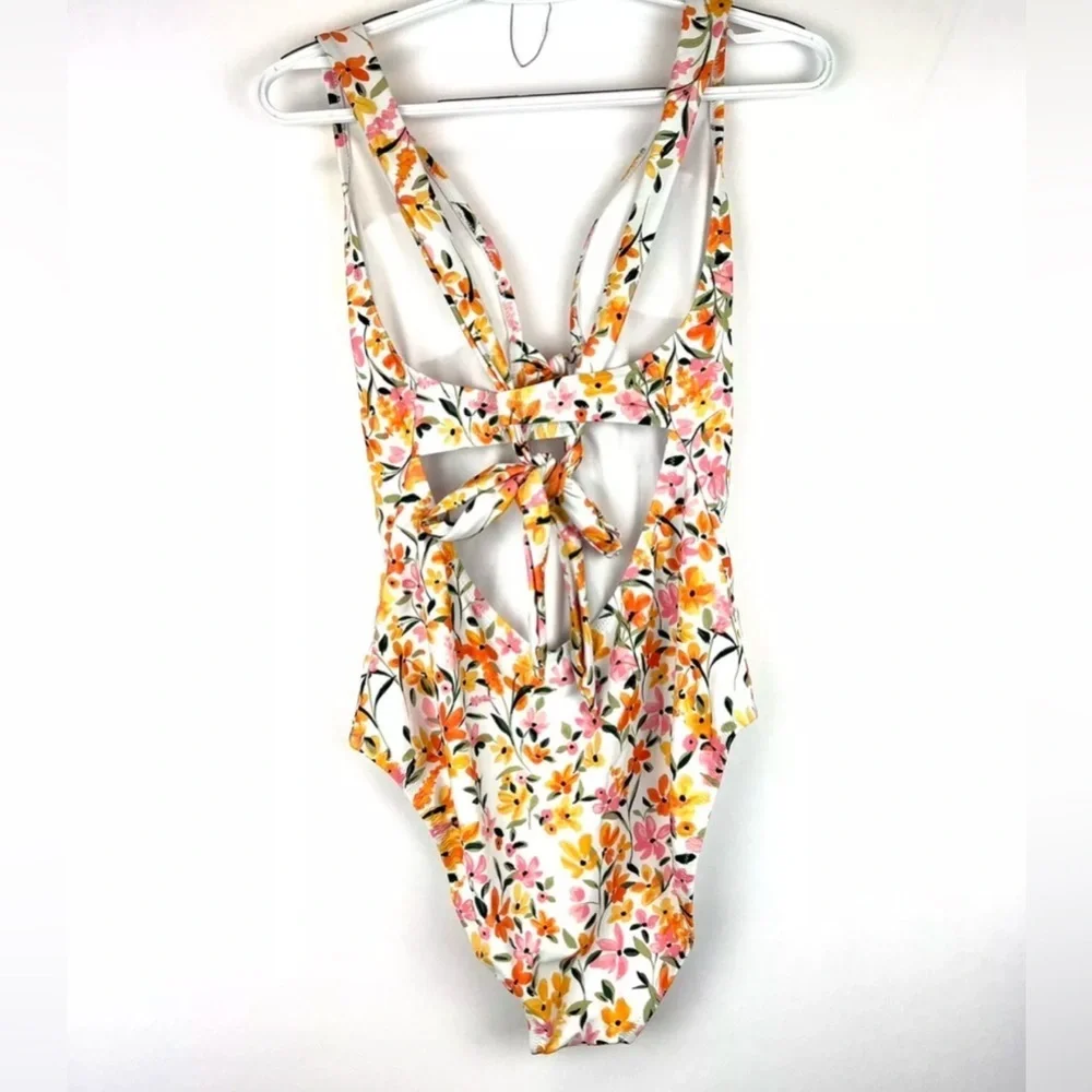 Jessica Simpson Womens Summer Dreaming One Piece Swimsuit Medium